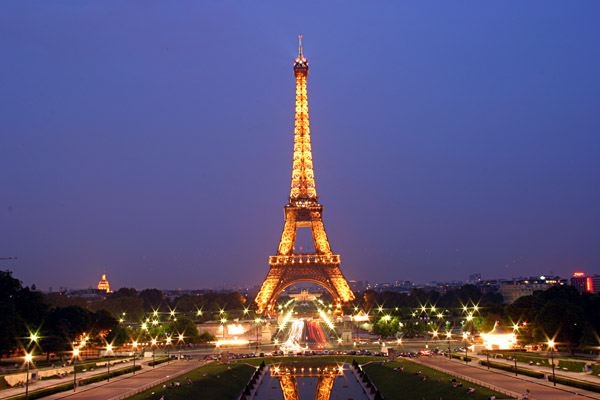The Night Scene of Eiffel Tower 巴黎艾菲爾鐵塔城市夜景