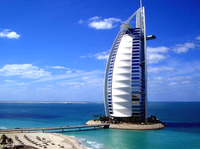 The world famous Burj Al Arab Hotel. 杜拜